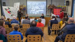 Ředitel Zoo Praha Miroslav Bobek prezentuje vizualizaci chystané expozice Arktida. Foto: Tereza Mrhálková, Zoo Praha
