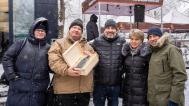 Pracovníci Odboru dopravněsprávních činností Magistrátu hl. m. Prahy převzali cenu Velký Richard z rukou ředitele Zoo Praha Miroslava Bobka (uprostřed). Foto Oliver Le Que, Zoo Praha