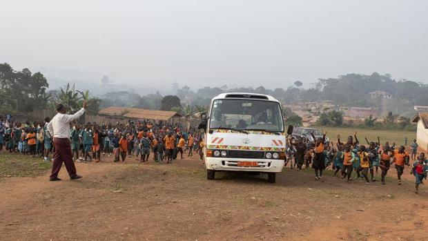 Městečko Somalomo na okraji rezervace Dja, kde má Toulavý autobus základnu. Foto: Vít Lukáš