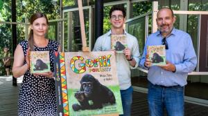 Nové vydání Gorilích pohádek pokřtili v Zoo Praha jejich autoři, Miroslav Bobek a Tereza Šefrnová, spolu s „pohádkovým“ hercem Markem Adamczykem. Foto Oliver Le Que, Zoo Praha