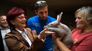 Kmotrou malé Nyoty se stala také náměstkyně primátorky prof. Ing. Eva      Kislingerová, CSc. Foto: Václav Šilha, Zoo Praha 