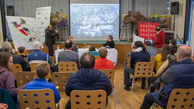 Ředitel Zoo Praha Miroslav Bobek prezentuje vizualizaci chystané expozice Arktida. Foto: Tereza Mrhálková, Zoo Praha