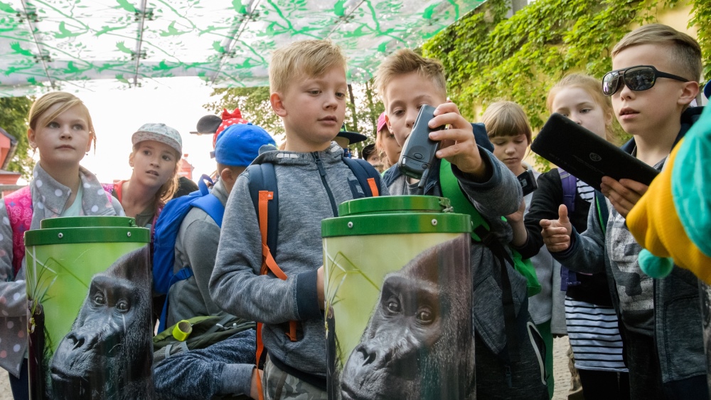 Za každý odevzdaný mobil nebo tablet dostává Zoo Praha 10 Kč od společnosti REMA Systém, která soutěž spolupořádá. Foto: Petr Hamerník, Zoo Praha