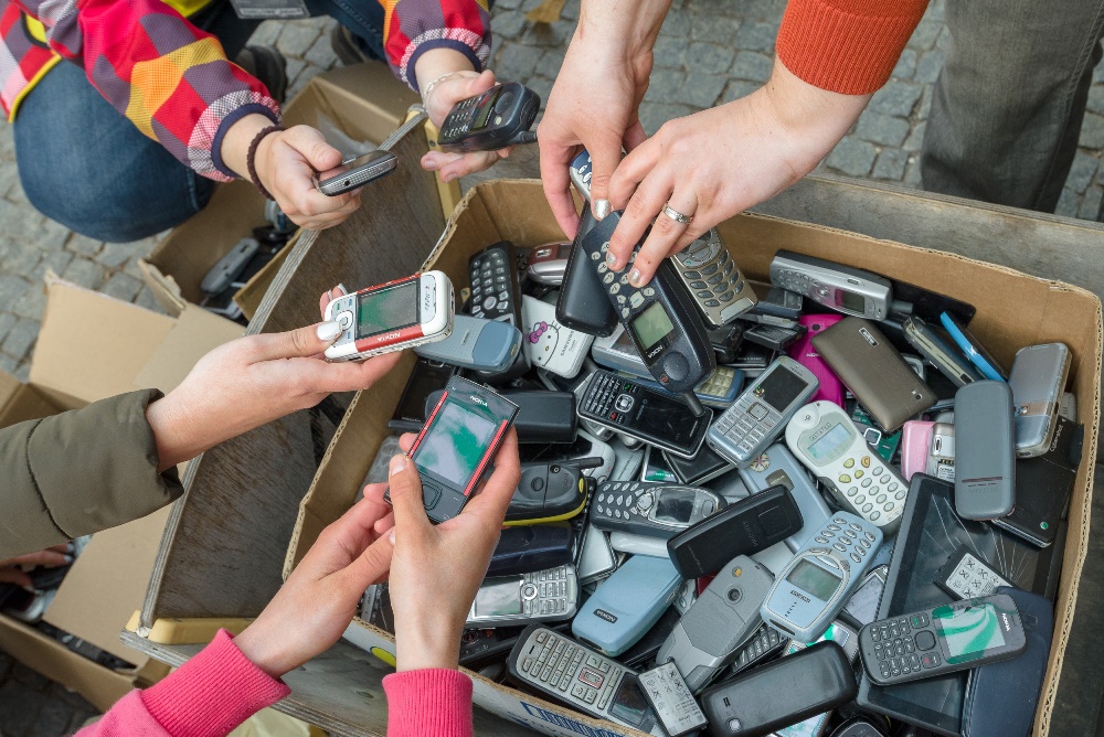 Nejvíce starých mobilů přinášejí do zoo děti. Foto: Petr Hamerník, Zoo Praha