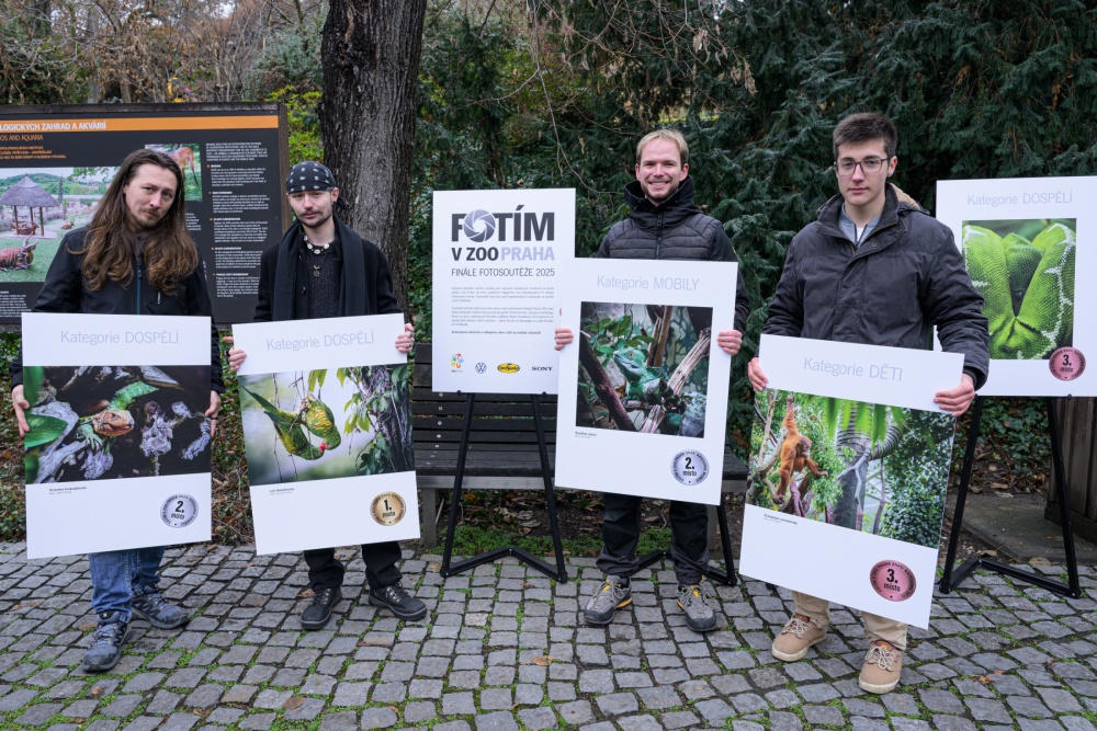 Vítězové soutěže Fotím v Zoo Praha. Jejich snímky budou nyní k vidění ve Vzdělávacím centru Zoo Praha. Foto Petr Hamerník, Zoo Praha Vítězové soutěže Fotím v Zoo Praha. Jejich snímky budou nyní k vidění ve Vzdělávacím centru Zoo Praha. Foto Petr Hamerník, Zoo Praha