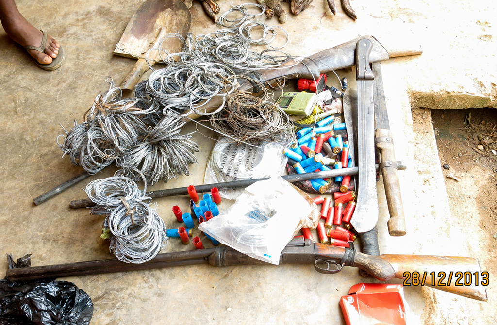 Oka a zbraně zabavené pytlákům v Kamerunu