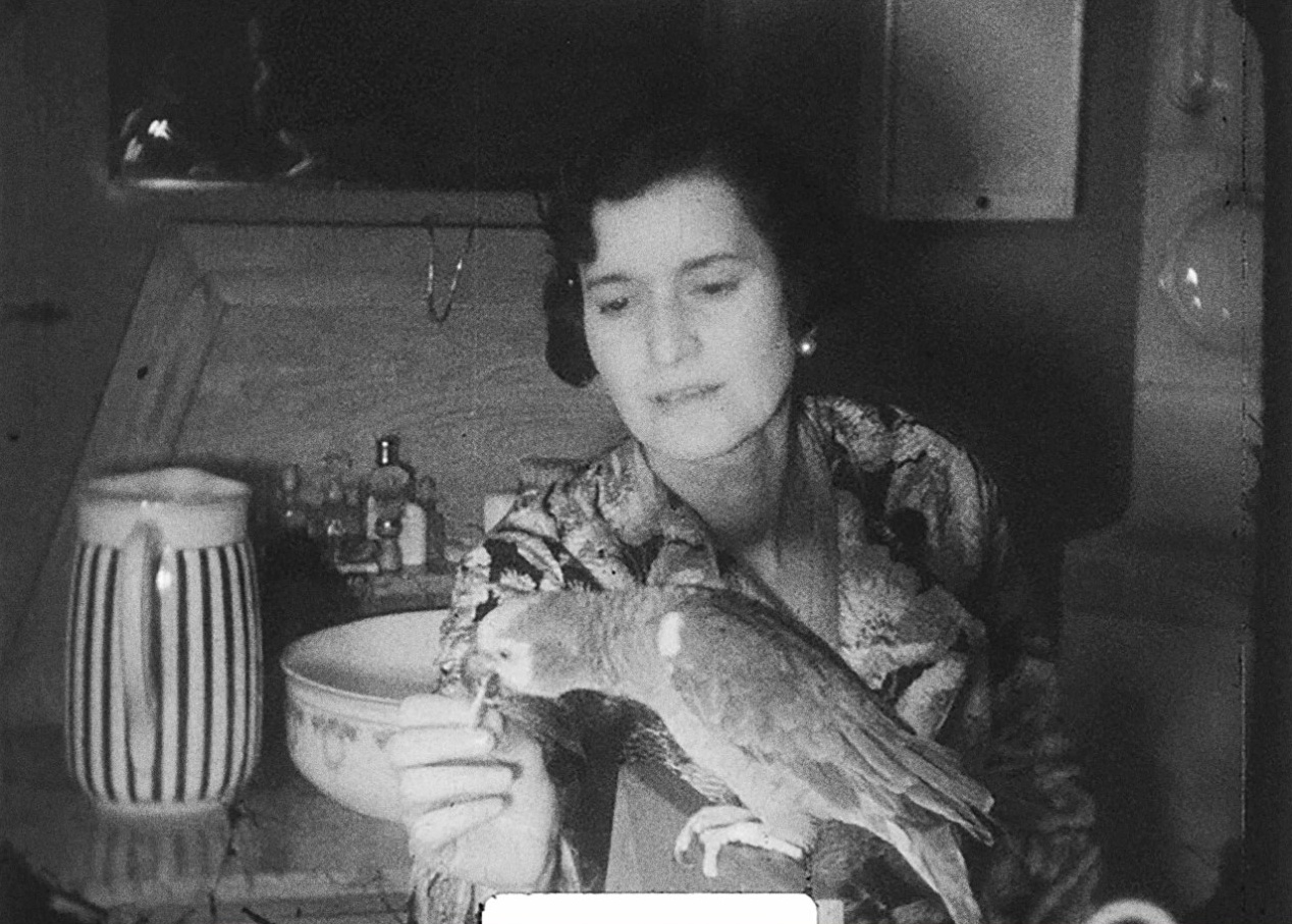 Helena Zelinková at home with a parrot. Source: Collection of the Austrian Film Museum