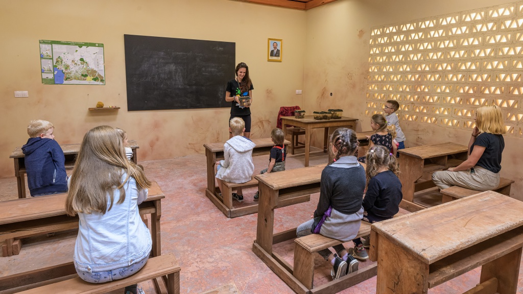 Školní třída v novém pavilonu poskytuje skvělý prostor pro oblíbené výukové programy, příměstské tábory či dětské zookroužky a zooškoly. Foto: Petr Hamerník, Zoo Praha