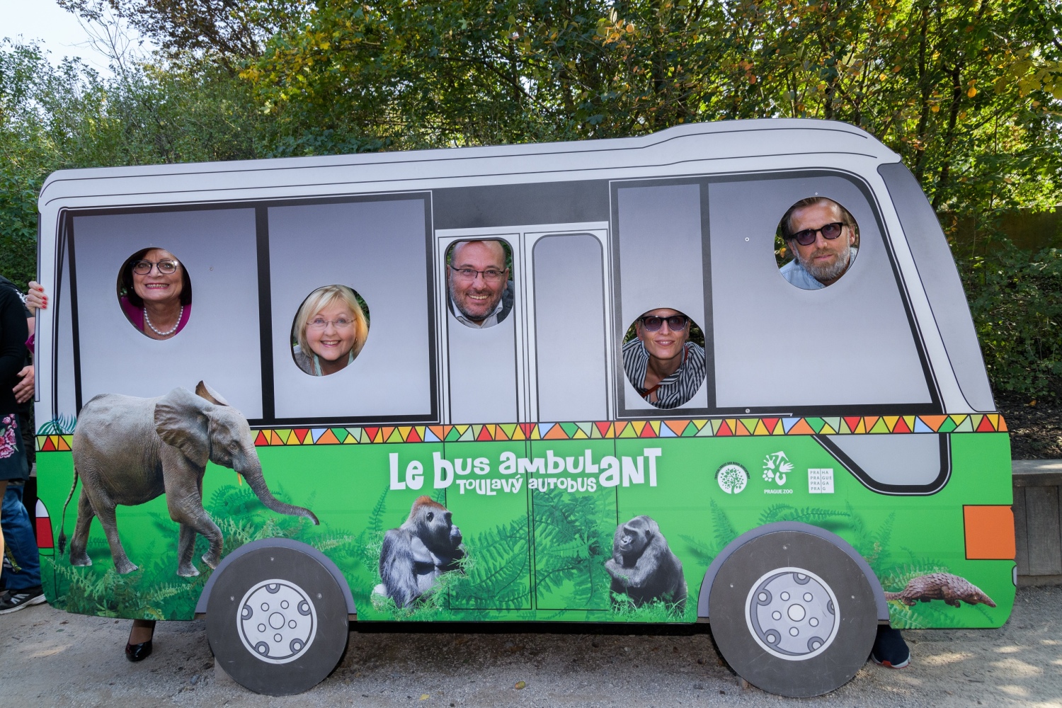 Nový Toulavý autobus pomohl pokřtít patron projektu Karel Poborský. Foto: Petr Hamerník