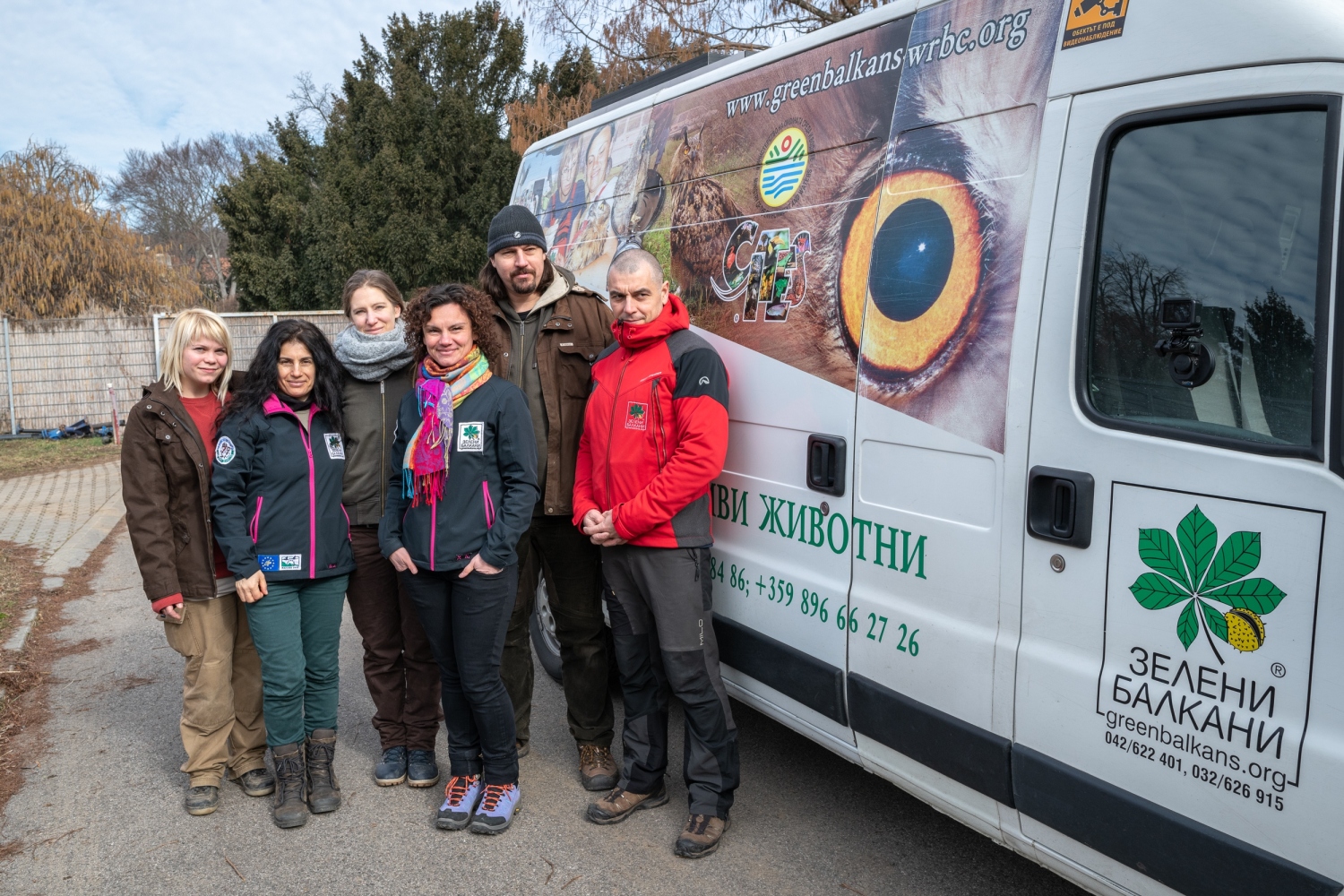 Pro vzácné supy mrchožravé a poštolky jižní si do Zoo Praha osobně přijela delegace z chovného a záchranného centra ve Staré Zagoře. Foto: Petr Hamerník, Zoo Praha.