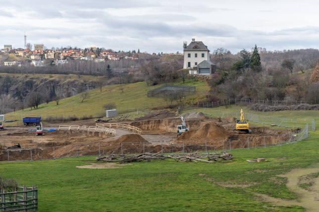 Nový pavilon goril bude zapuštěn do terénu a jeho střecha osazena zelení, proto není třeba se obávat narušení krajinného rázu Trojské kotliny. Foto: Petr Hamerník, Zoo Praha