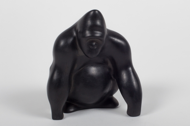Porcelánové figurky goril byly v černé a bílé verzi vyrobeny nejprve v očíslovaných sběratelských sériích a teprve poté začala jejich běžná produkce. Foto: Tereza Mrhálková, Zoo Praha