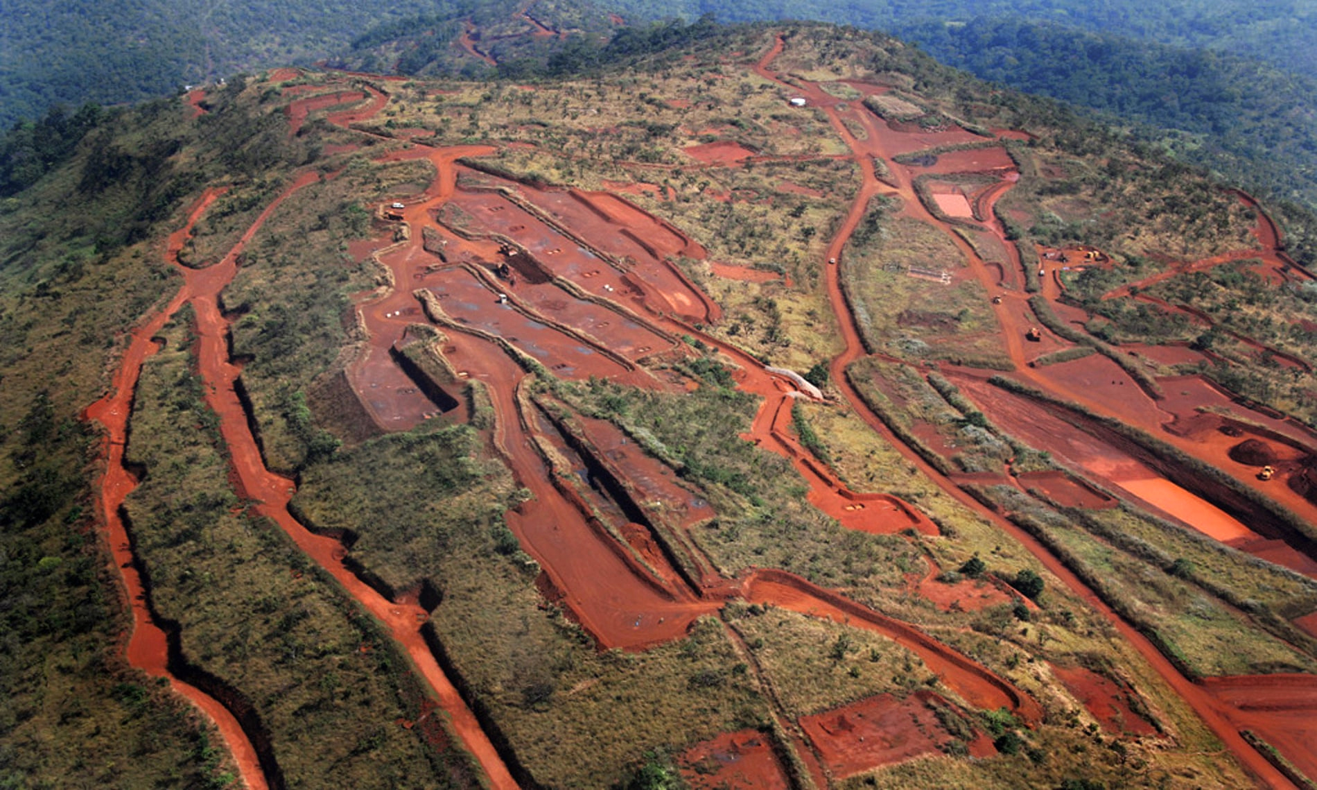 Ložiska v pohoří Simandou. Foto: Rio Tinto