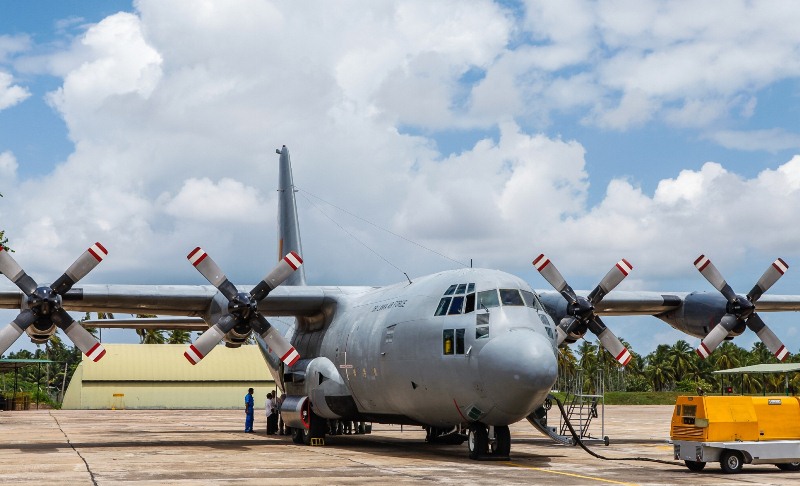 - Herkules C-130 srílanského vojenského letectva, který do Prahy přiveze obě slonice. Foto: Miroslav Bobek, Zoo Praha