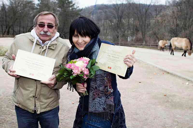 Pavel Zedníček a Zora Jandová popřáli klisně koně Převalského Haře (foto: Tomáš Adamec)