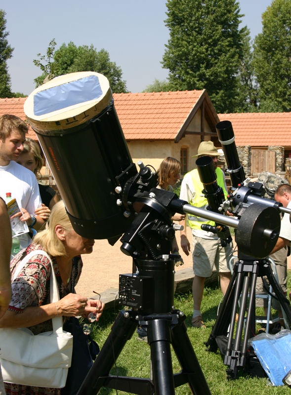 Pozorování dalekohledy, foto (c) Archiv Zoo Praha