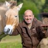 Ředitel Zoo Praha Miroslav Bobek s WAZA Conservation Award v Dolním Dobřejově. Foto Monika Dolejšová