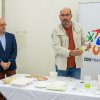 Zástupci Zoo Praha a společnosti IPODEC-ČISTÉ MĚSTO, a. s. představili unikátní metodu zpracování kompostovatelného nádobí. Na snímku ředitel Zoo Praha Miroslav Bobek a ředitel společnosti IPODEC-ČISTÉ MĚSTO, a. s. Karel Vančura. Foto: Petr Hamerník,