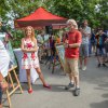 V neděli odpoledne proběhly v Zoo Praha křtiny mláděte klokana horského východního. Na fotografii zleva: kmotr mláděte a prezident fotbalového klubu Bohemians Praha 1905 Antonín Panenka, tisková mluvčí Zoo Praha Lenka Pastorčáková a chovatel Otakar M