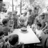 25 000 000. návštěvník Zoo Praha přišel dne 24. 6. 1975. Foto Vladimír Motyčka