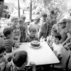 25 000 000. návštěvník Zoo Praha přišel dne 24. 6. 1975. Foto Vladimír Motyčka