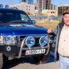 Ředitel Přísně chráněné oblasti Velká Gobi B Ganbaatar Oyunsaikhan v Ulánbátaru při převzetí jednoho z aut, které poskytla Zoo Praha v rámci projektu Návrat divokých koní. Foto: Miroslav Bobek, Zoo Praha