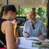 Oba autoři rozdávali na křtu nového vydání svých Gorilích pohádek autogramy zájemcům z řad návštěvníků Zoo Praha. Foto Oliver Le Que