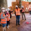 Nejrozsáhlejší vnitřní částí bude expozice chovné skupiny goril nížinných. Na fotografii při prohlídce ředitel Zoo Praha Miroslav Bobek (uprostřed). Autor: Petr Hamerník, Zoo Praha 