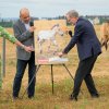 Jméno Barunka, které slavnostně odhalil premiér Petr Fiala spolu s ředitelem Zoo Praha Miroslavem Bobkem a náměstkyní primátora hl. m. Prahy pro oblast životního prostředí Janou Komrskovou, nedostalo hříbě náhodou. Foto Petr Hamerník, Zoo Praha