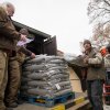 Součástí transportů byla především granulovaná krmiva pro zvířata. Jen samotné krmivo v druhém transportu vážilo celkem 1 100 kg. Foto Petr Hamerník, Zoo Praha