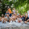 Ledové kostky ocenili zejména mladší návštěvníci. Už v dopoledních hodinách se ke kupě ledu poblíž Dětské zoo přišly ochladit desítky dětí. Foto Oliver Le Que, Zoo Praha