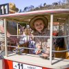 Dnešním dnem byl obnoven provoz oblíbené dětské tramvajky. Jako první se v ní svezly děti, které v rámci módní přehlídky předvedly dětskou verzi uniforem zaměstnanců Zoo Praha. Foto Petr Hamerník, Zoo Praha