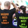 Mezi účastníky byli i tací, kteří s námi běhají již několik let a speciálně pro tuto příležitost si nechali vyrobit vlastní trička! Foto: Tomáš Adamec