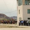 Přílet CASY do Bulgan sumu je pro místní obyvatele velikou událostí. Přijíždějí celé rodiny i s kojenci a čekají na její přistání i několik hodin. Foto: Khalil Baalbaki, Zoo Praha
