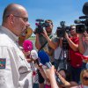 Miroslav Bobek, ředitel Zoo Praha, odpovídal před odletem na otázky médií. Foto: Petr Hamerník