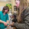 Vyšetření „Zličínského přízraku“. Vlevo dr. Helena Vaidlová, vpravo Aneta Kratochvílová. Foto Petr Hamerník, Zoo Praha