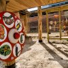 Herní komplex doplňují hrací dřevěné prvky jako například kolo štěstí s ohroženými druhy zvířat Amazonie. Foto: Petr Hamerník, Zoo Praha