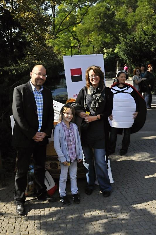 Jubilejní návštěvnice získaly mnoho darů od Zoo Praha a jejích partnerů. Foto: Jana Ptačinská Jirátová