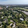 Situace se pro Zoo Praha vyvinula naštěstí příznivě a aktuální tok Vltavy její areál již nijak neohrožuje. Foto Oliver Le Que, Zoo Praha